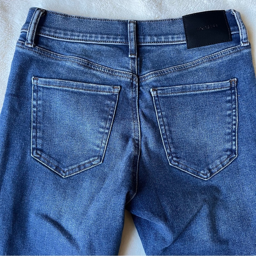 Express Mid Rise Medium Wash Skyscraper Jeans - Picture 13 of 14